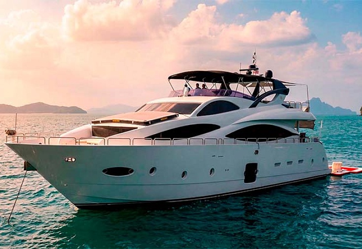 Ferretti 100